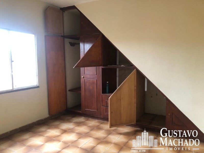 Casa à venda com 6 quartos, 200m² - Foto 5