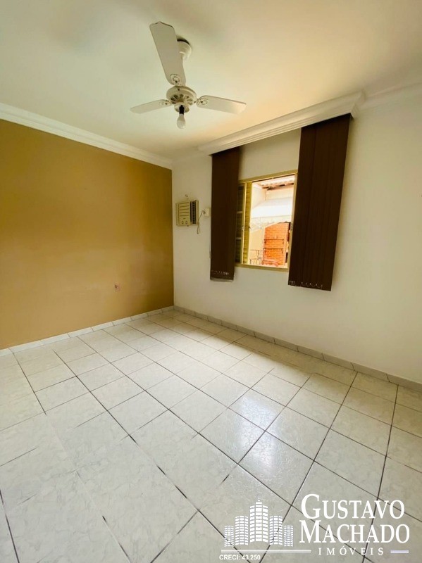 Casa à venda com 4 quartos, 190m² - Foto 2