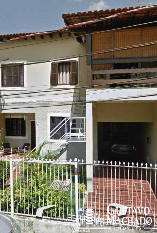 Casa à venda com 6 quartos, 200m² - Foto 1