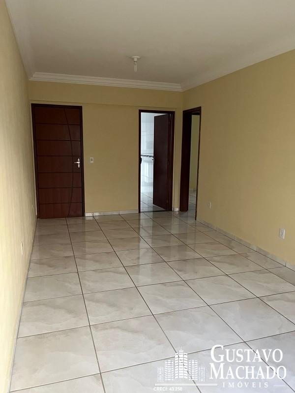 Apartamento à venda com 2 quartos, 75m² - Foto 2