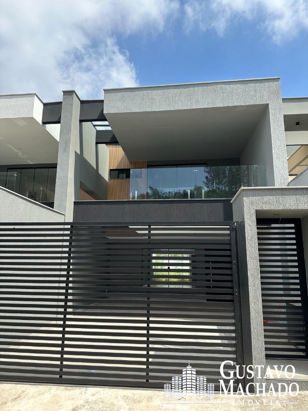 Casa à venda com 3 quartos, 210m² - Foto 2