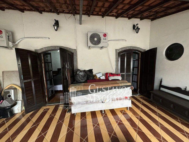 Casa à venda com 5 quartos, 265m² - Foto 4