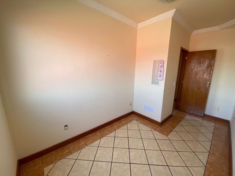 Apartamento à venda com 3 quartos, 95m² - Foto 3