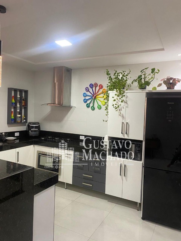 Casa à venda e aluguel com 3 quartos, 220m² - Foto 5