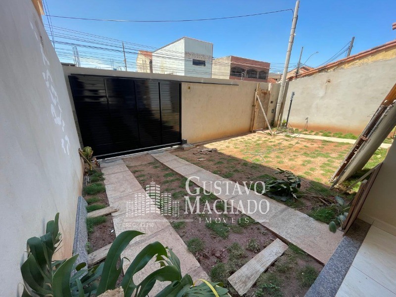 Casa à venda com 3 quartos, 142m² - Foto 2