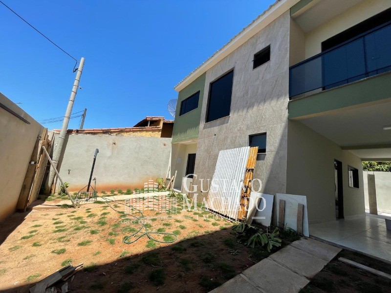 Casa à venda com 3 quartos, 142m² - Foto 1