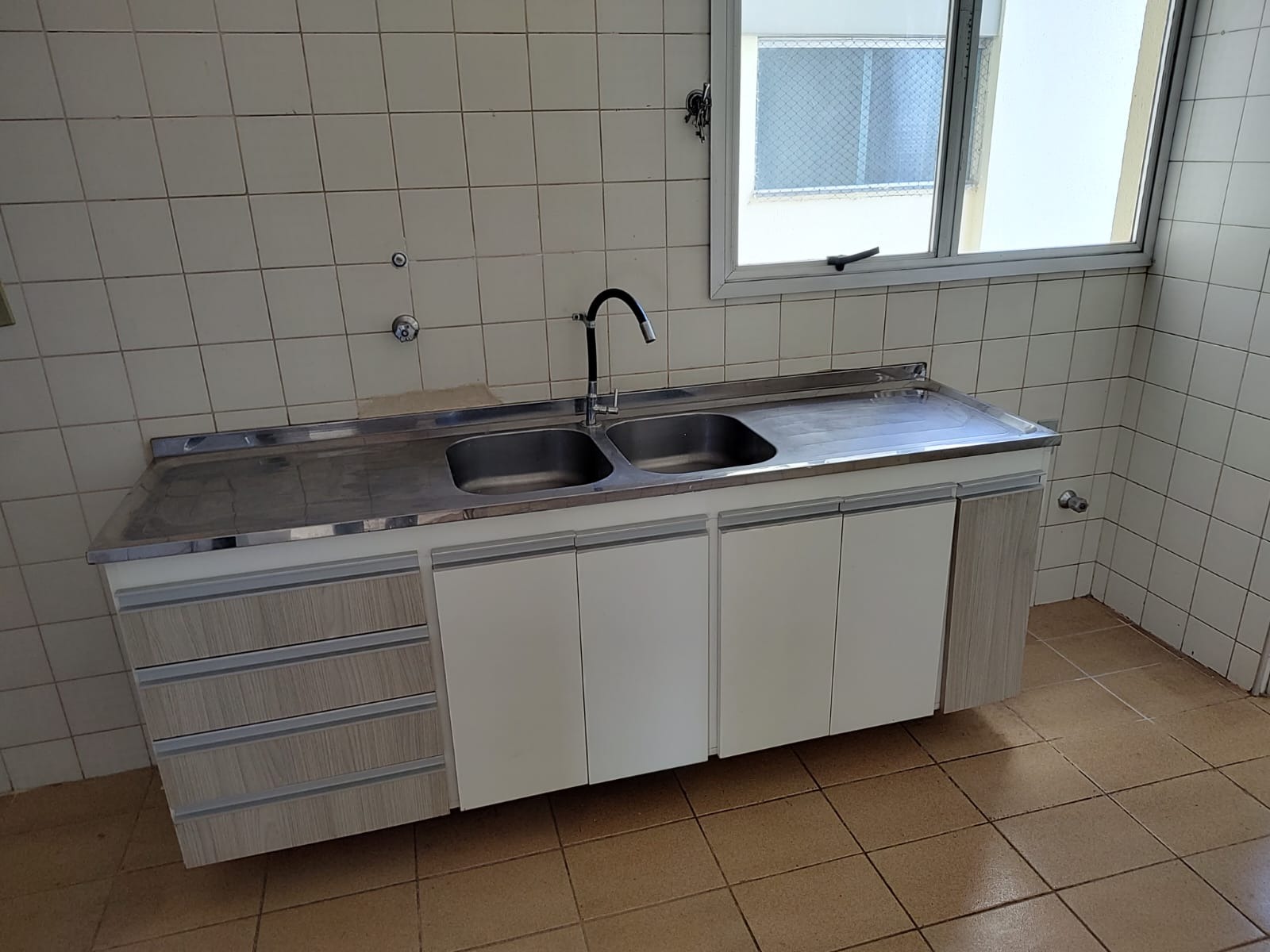 Apartamento à venda com 2 quartos, 65m² - Foto 2