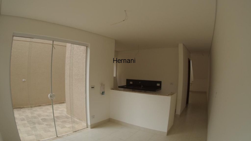 Casa à venda com 3 quartos, 107m² - Foto 4