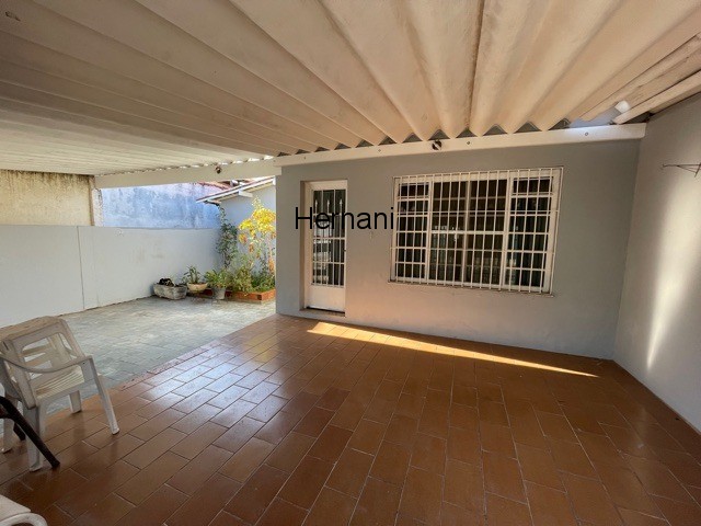 Casa à venda com 3 quartos, 125m² - Foto 1