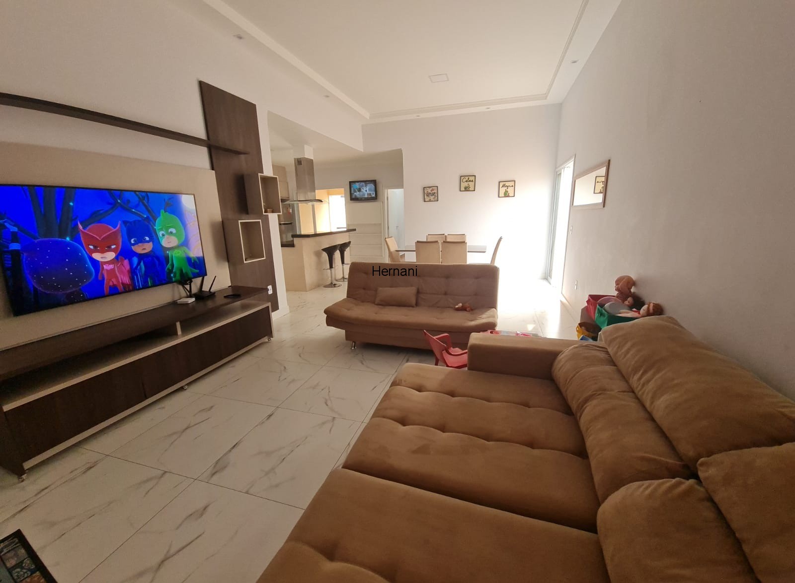 Casa à venda com 4 quartos, 182m² - Foto 1