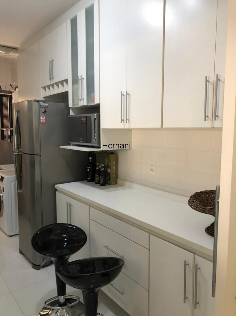 Apartamento à venda com 2 quartos, 70m² - Foto 3