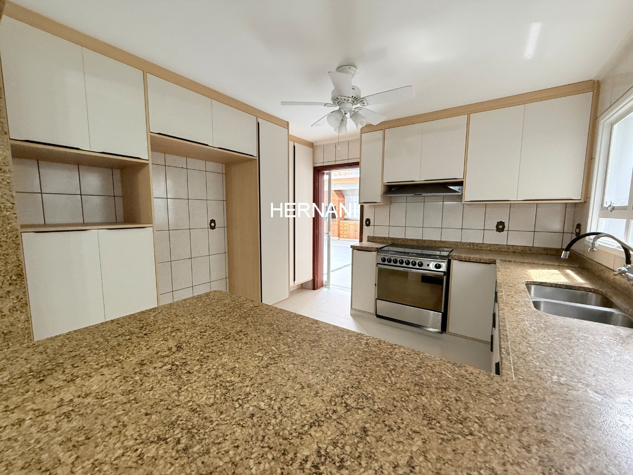 Casa, 4 quartos, 270 m² - Foto 17
