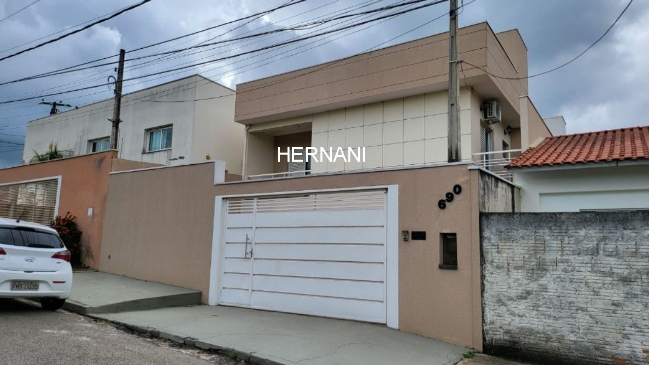 Casa, 3 quartos, 295 m² - Foto 1