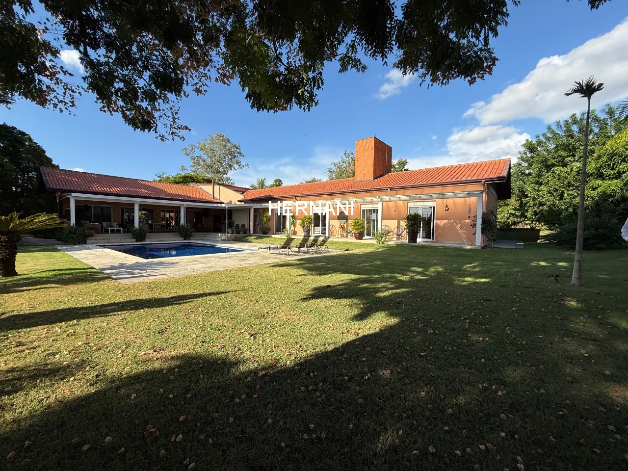 Casa, 5 quartos, 1500 m² - Foto 1