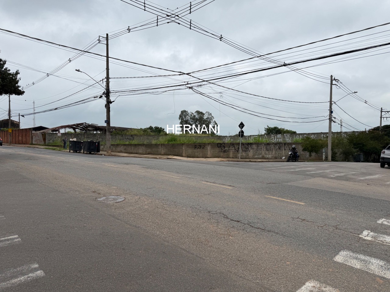 Loteamento e Condomínio, 1500 m² - Foto 1