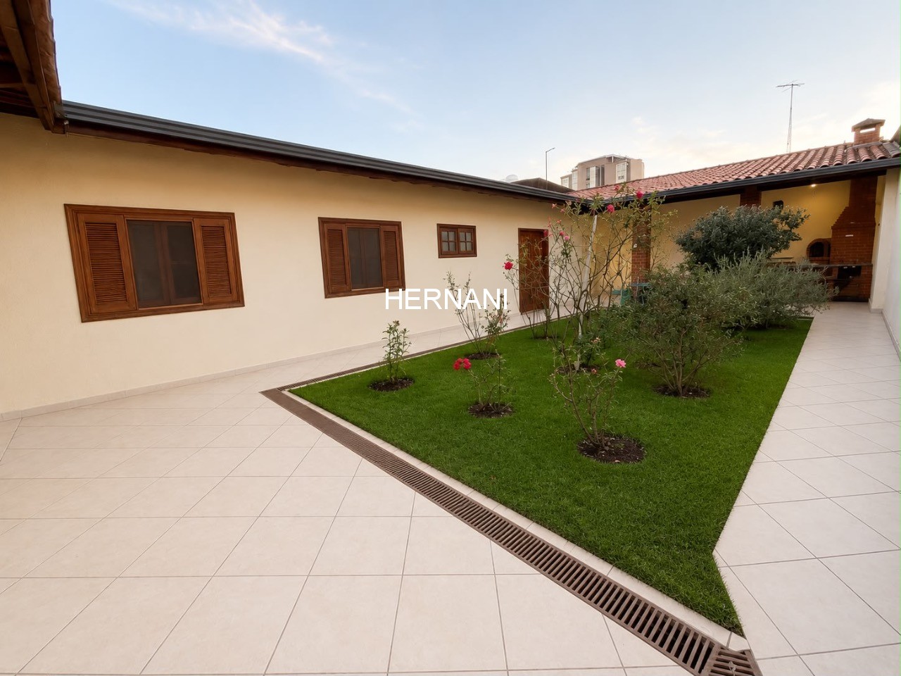 Casa, 3 quartos, 335 m² - Foto 1