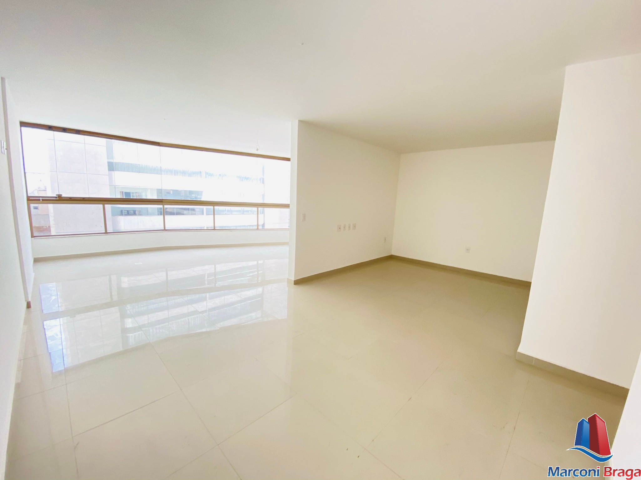 Apartamento à venda com 4 quartos, 148m² - Foto 2