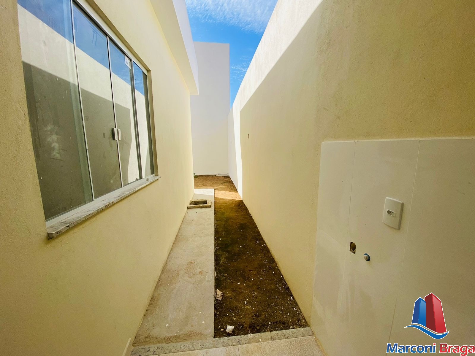 Casa à venda com 2 quartos, 70m² - Foto 2