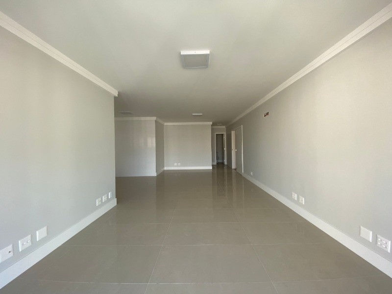 Apartamento à venda com 3 quartos, 136m² - Foto 1