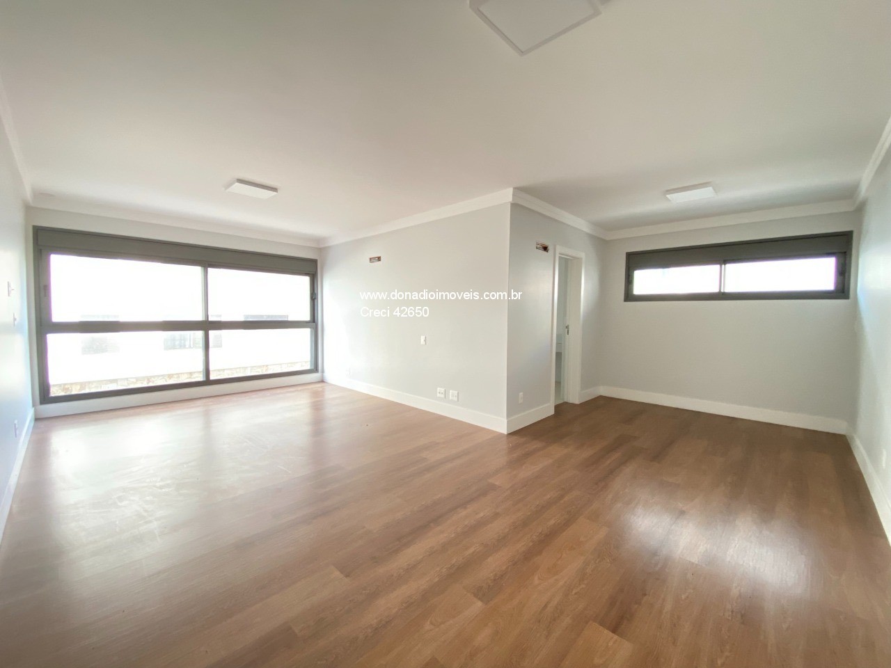 Apartamento à venda com 3 quartos, 250m² - Foto 1