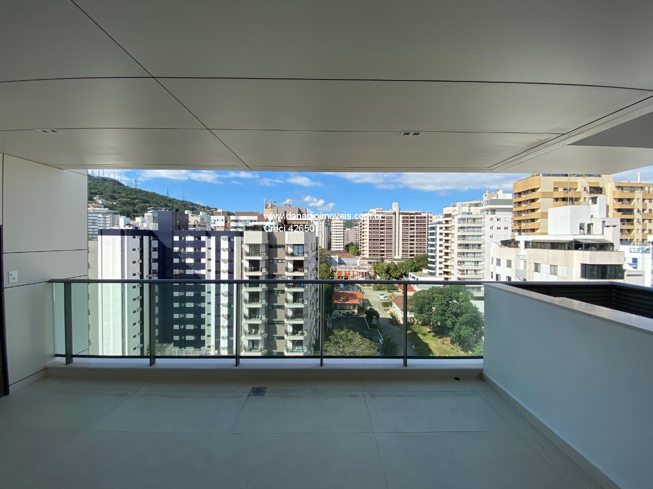 Apartamento à venda com 3 quartos, 139m² - Foto 2