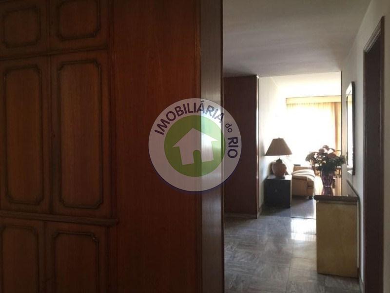 Apartamento à venda com 4 quartos, 251m² - Foto 2