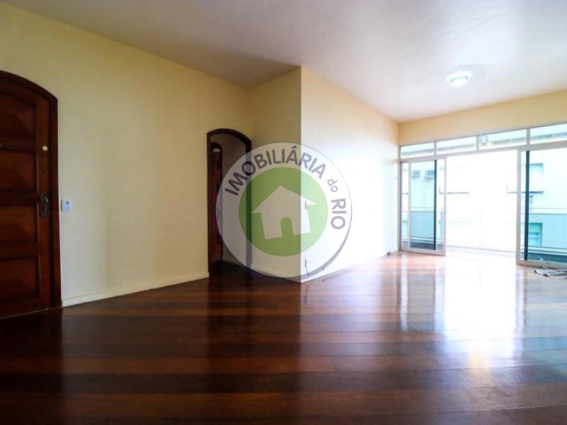 Apartamento à venda com 3 quartos, 125m² - Foto 4