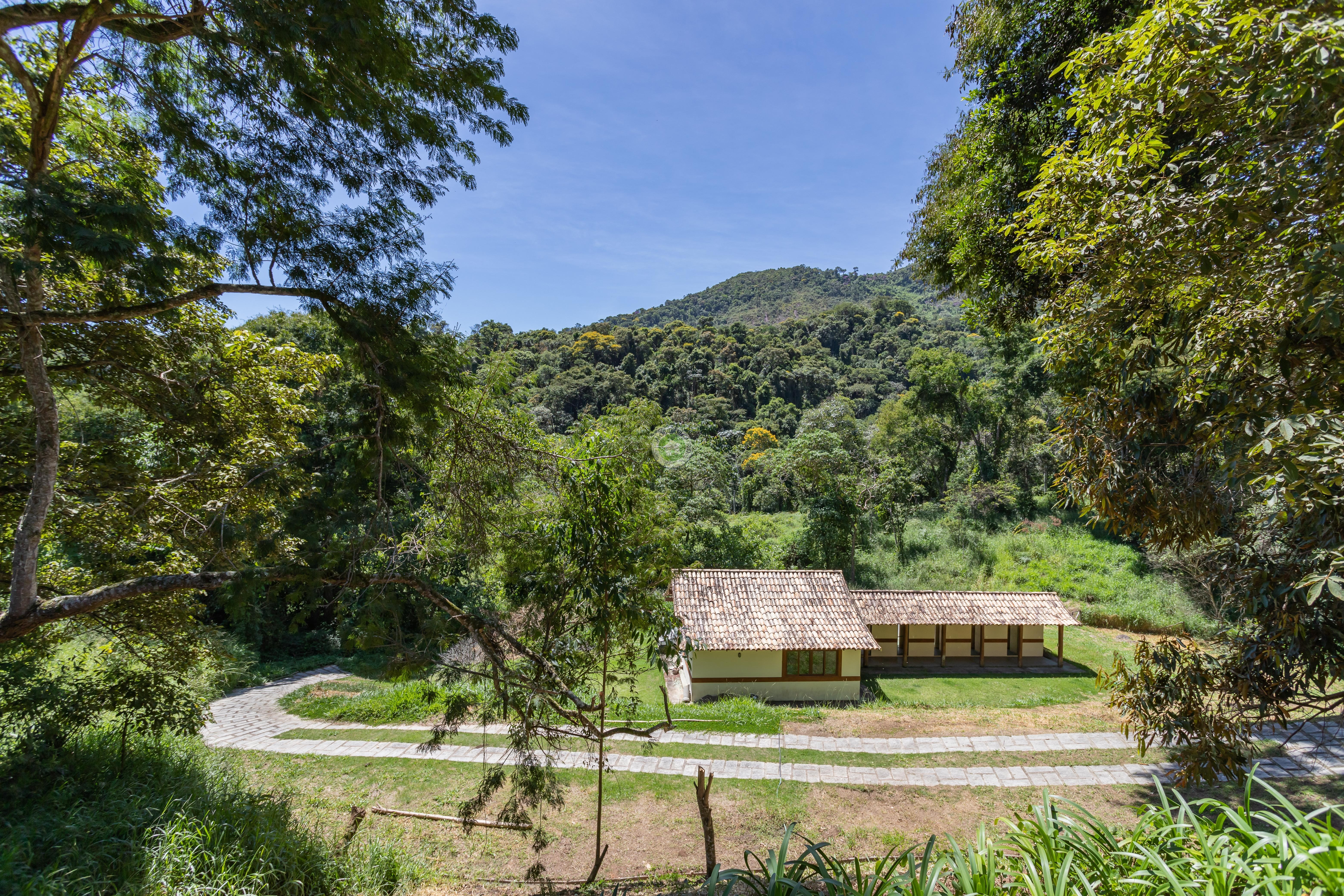 Casa à venda com 6 quartos, 188000m² - Foto 5