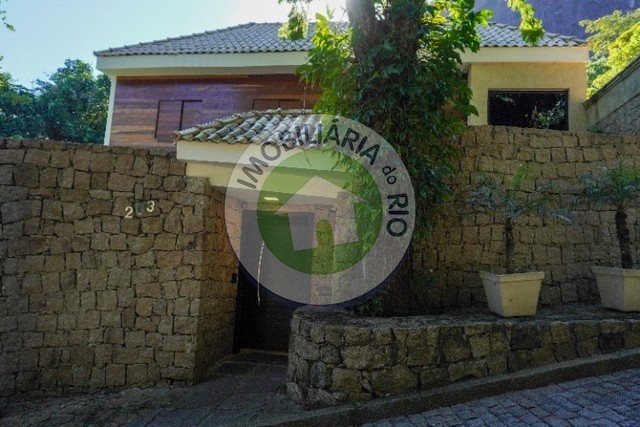 Casa à venda com 4 quartos, 220m² - Foto 2