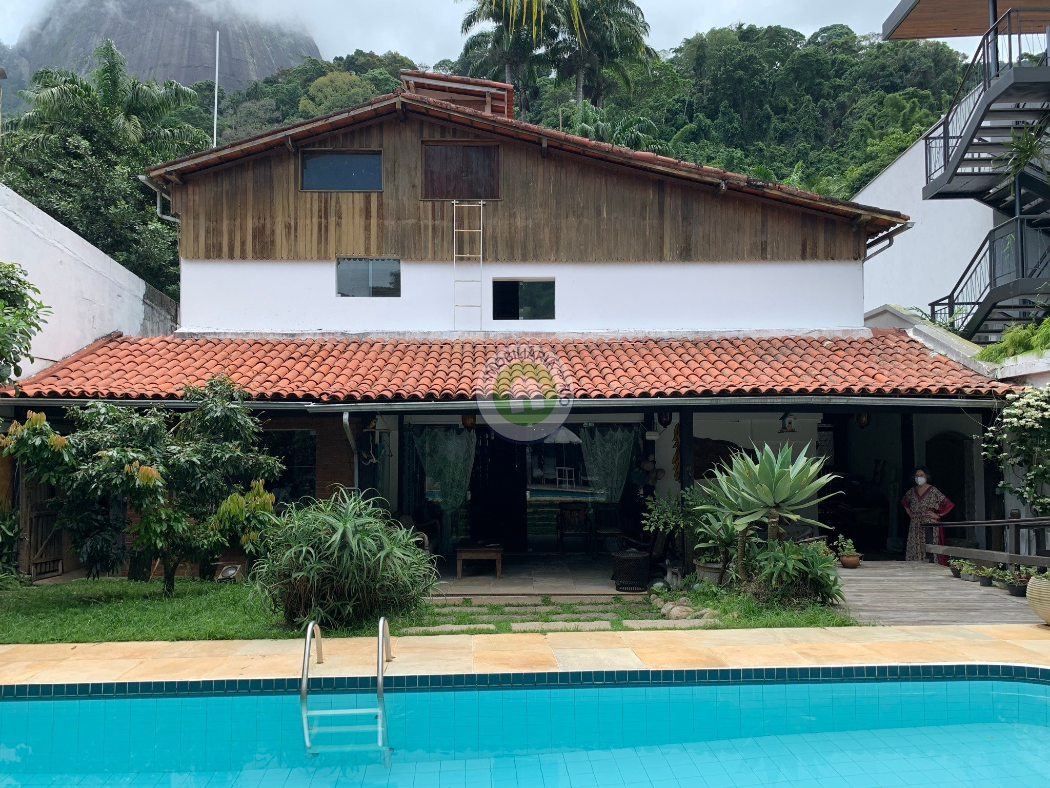 Casa à venda com 4 quartos, 335m² - Foto 2