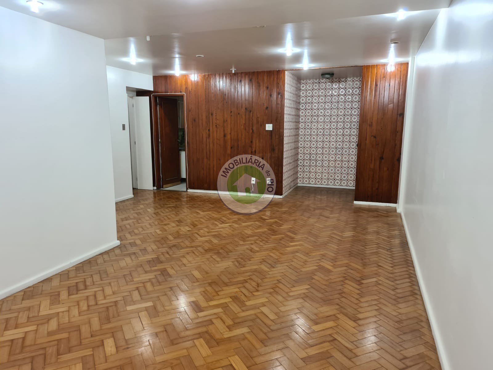 Apartamento à venda com 3 quartos, 136m² - Foto 1