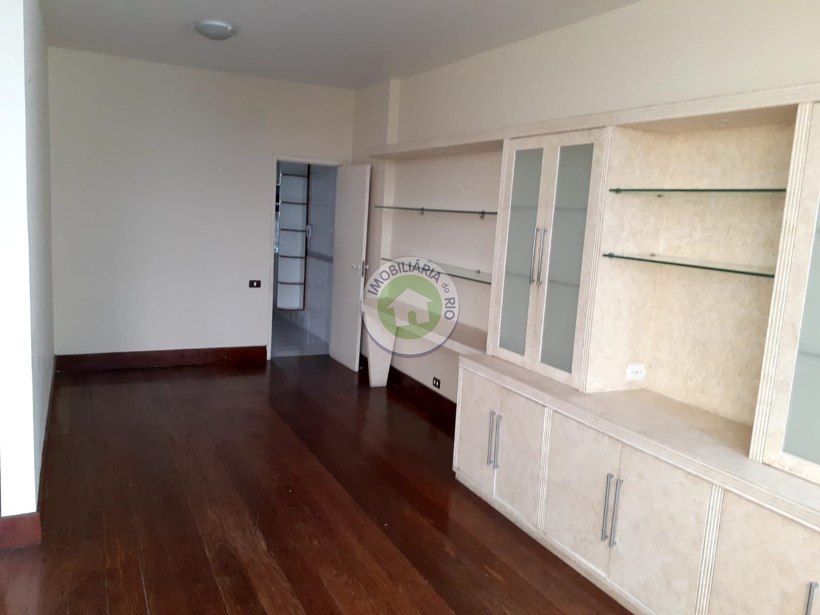 Apartamento à venda com 3 quartos, 150m² - Foto 2