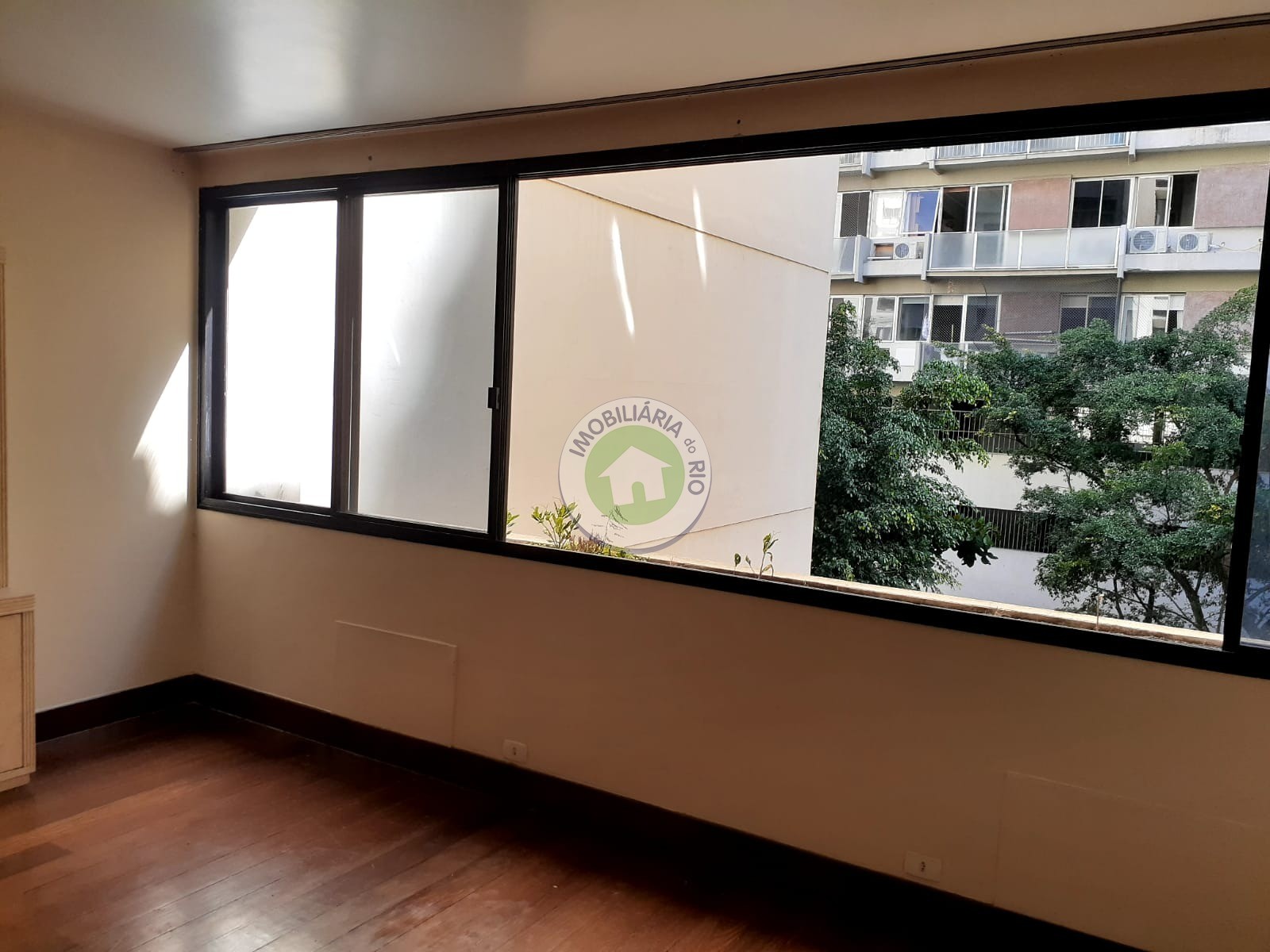 Apartamento à venda com 3 quartos, 150m² - Foto 1