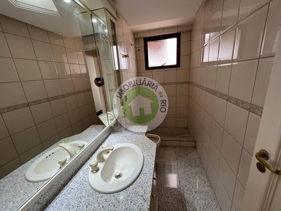 Cobertura à venda com 3 quartos, 300m² - Foto 2