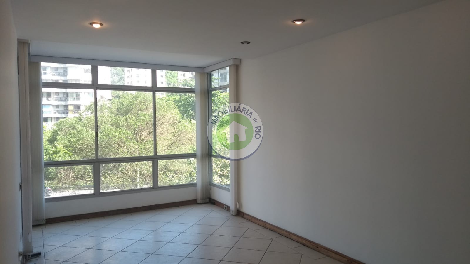 Apartamento à venda com 3 quartos, 115m² - Foto 1