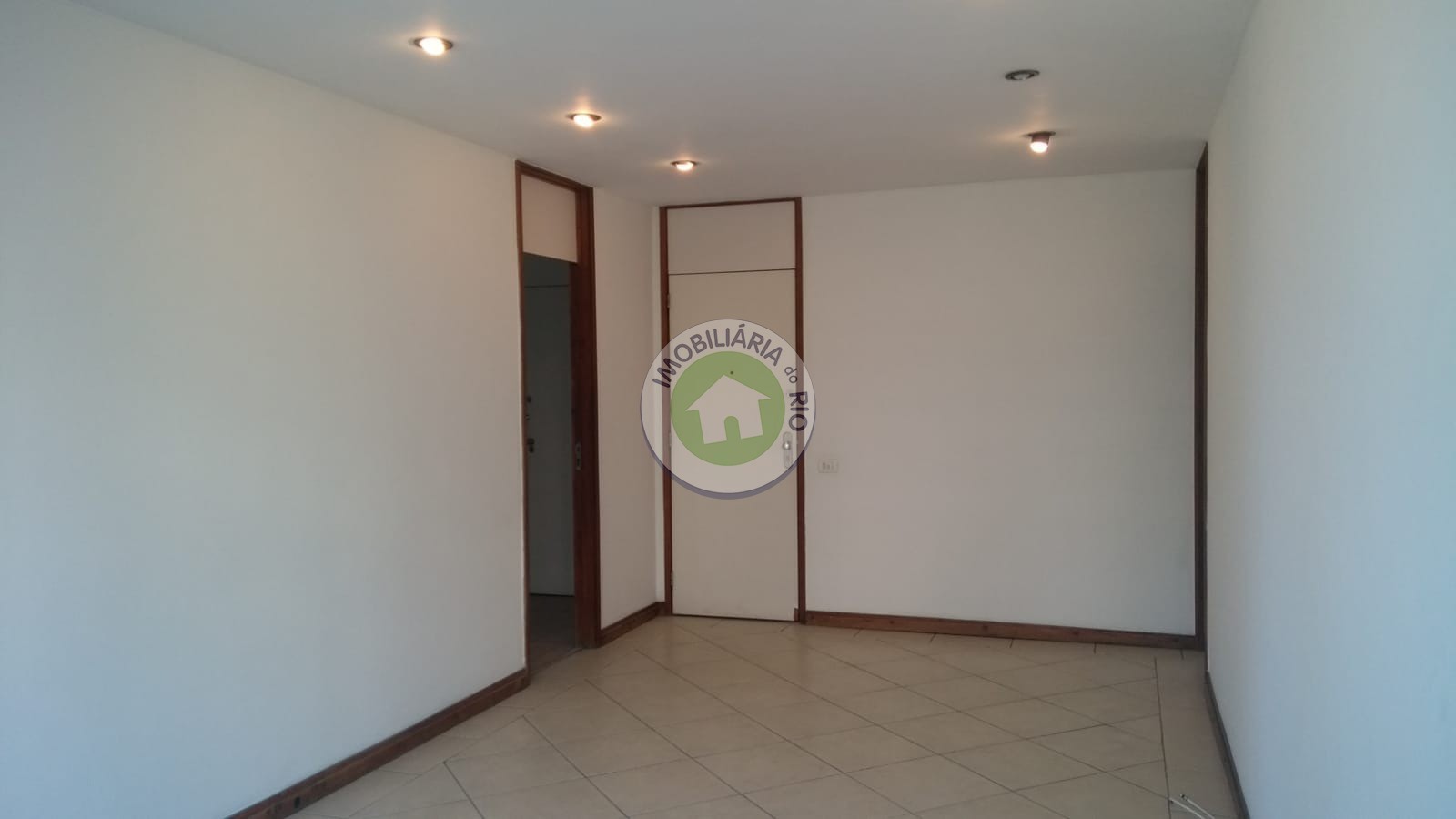 Apartamento à venda com 3 quartos, 115m² - Foto 2