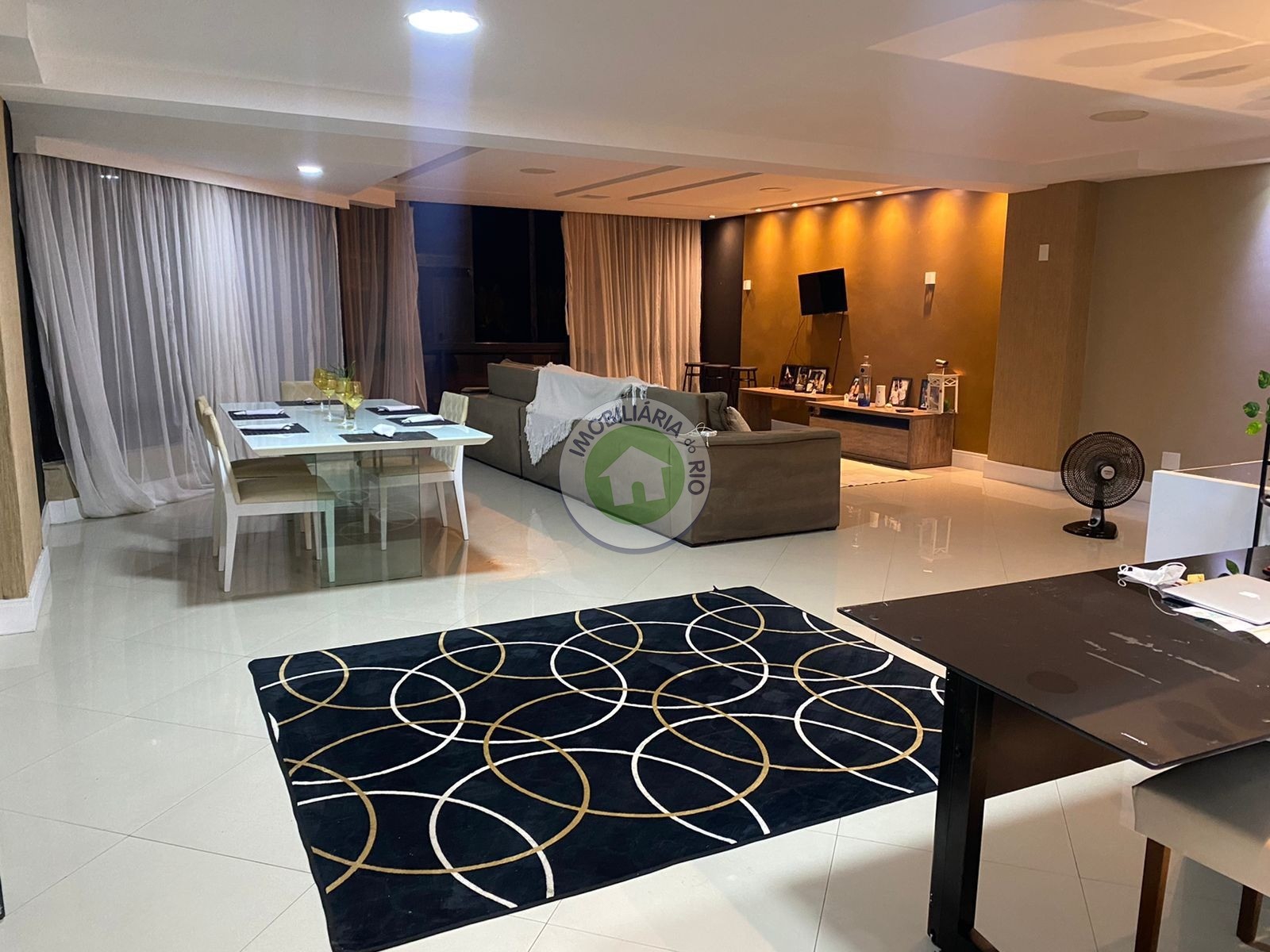 Apartamento à venda com 3 quartos, 181m² - Foto 2