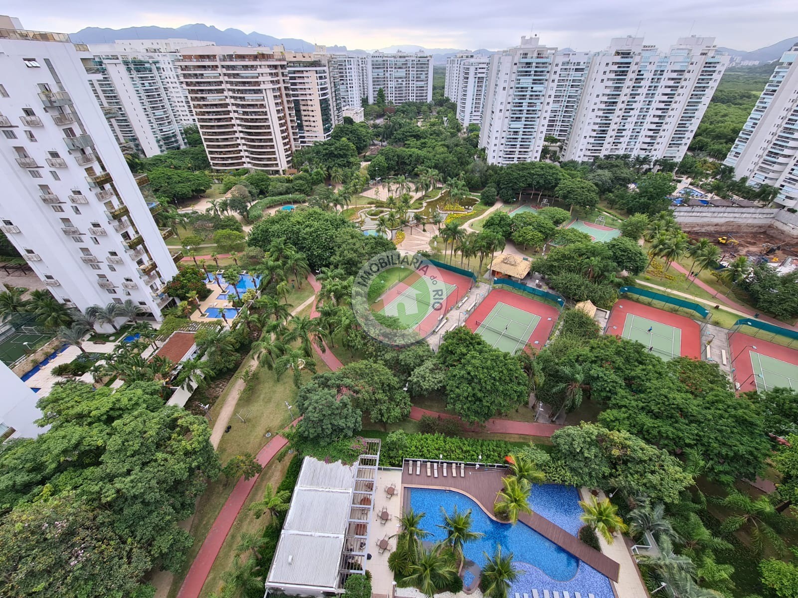 Cobertura para alugar com 4 quartos, 400m² - Foto 2