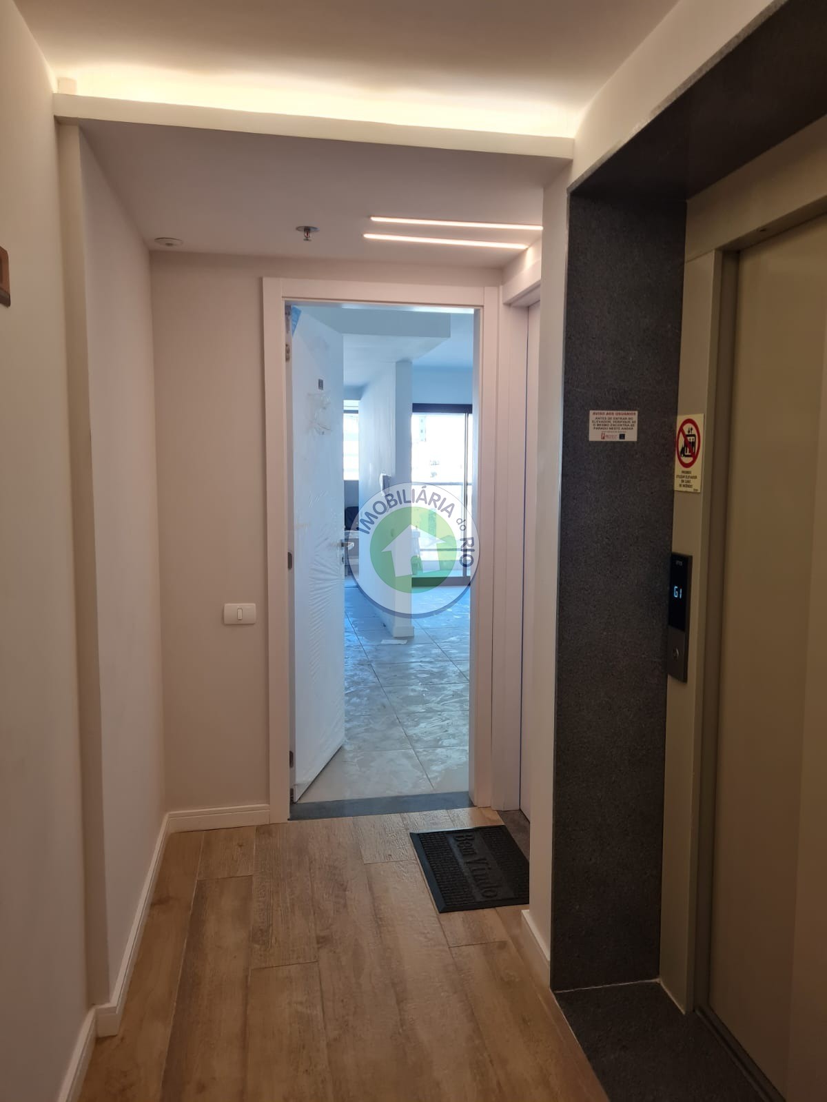 Apartamento à venda com 3 quartos, 106m² - Foto 2