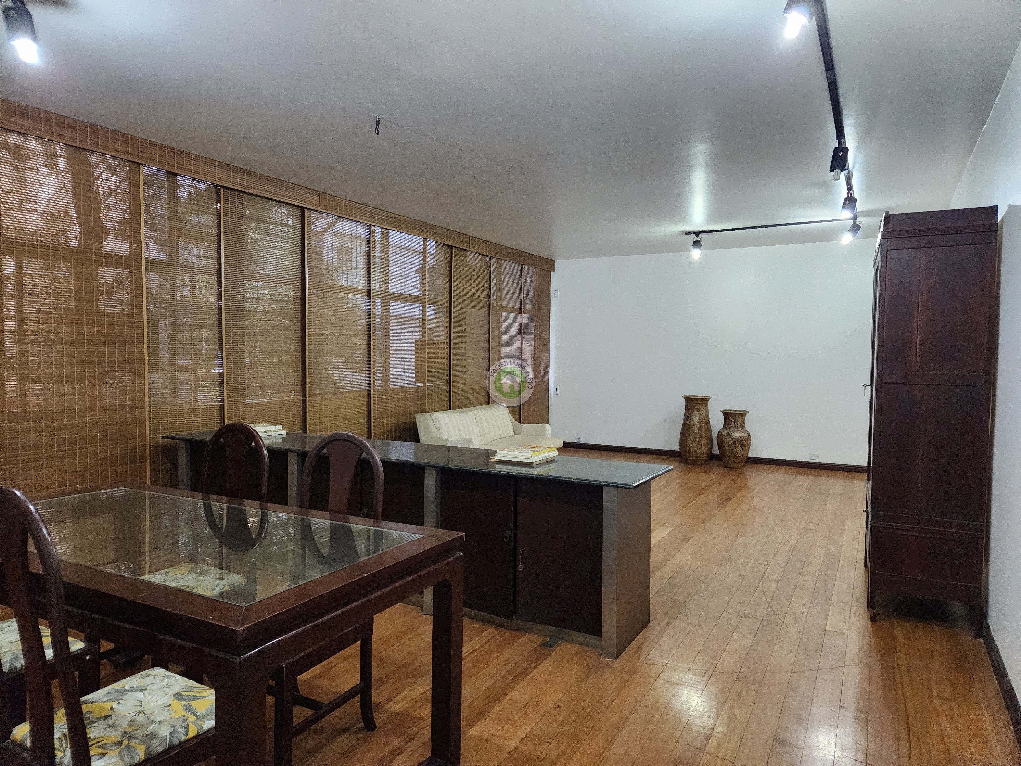 Apartamento à venda com 4 quartos, 215m² - Foto 2