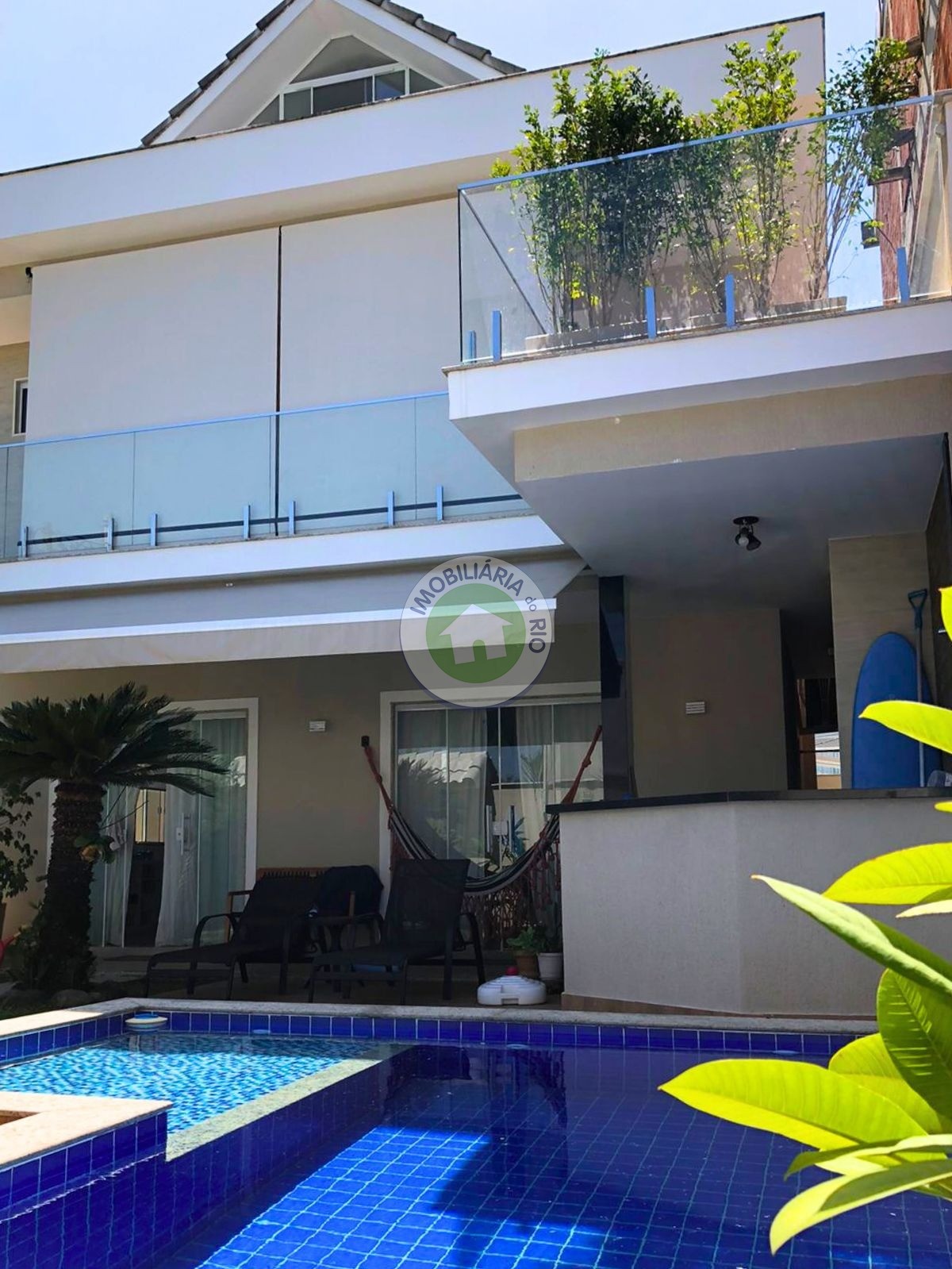 Casa à venda com 4 quartos, 267m² - Foto 1