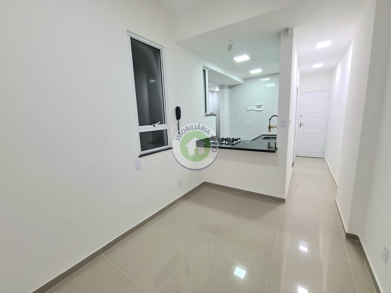 Apartamento à venda com 1 quarto, 45m² - Foto 2