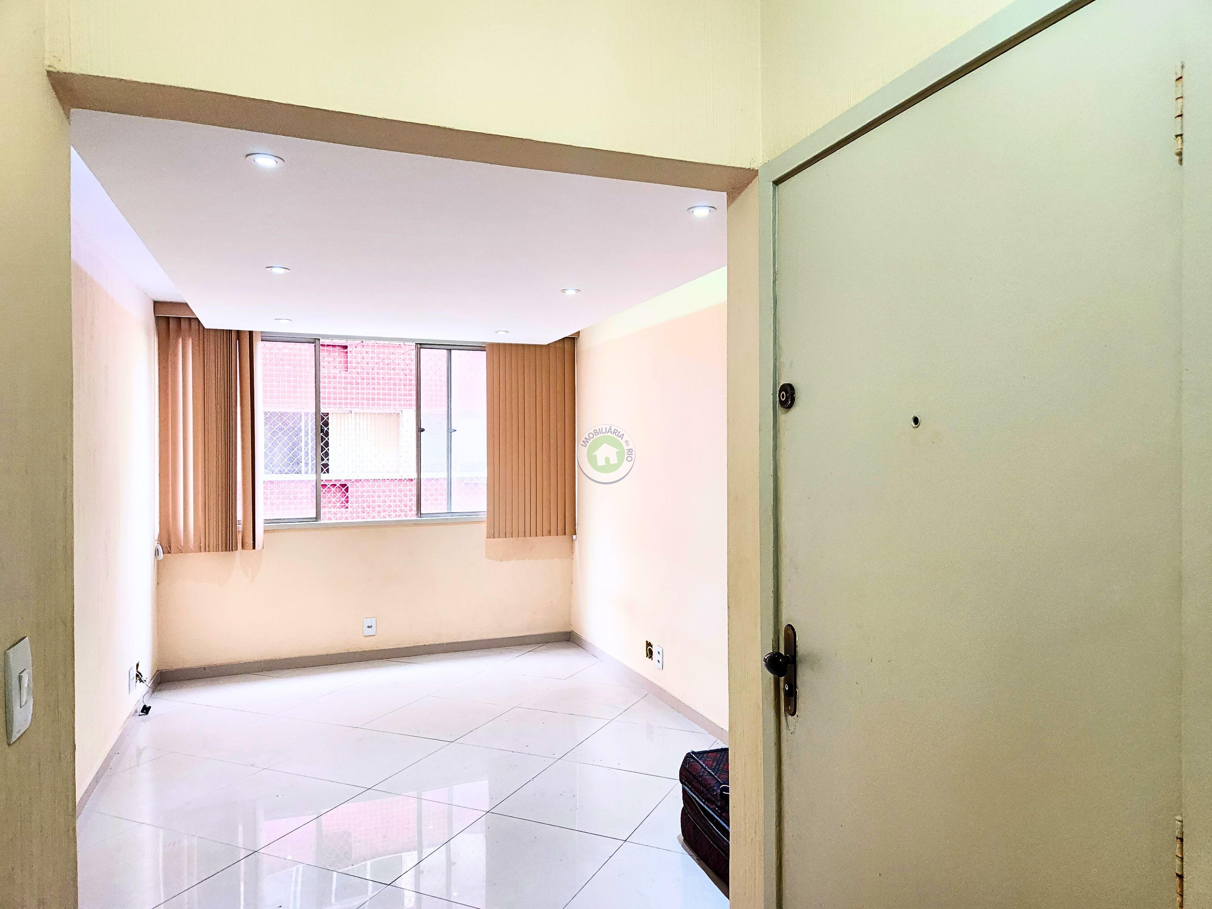 Apartamento à venda com 2 quartos, 57m² - Foto 2