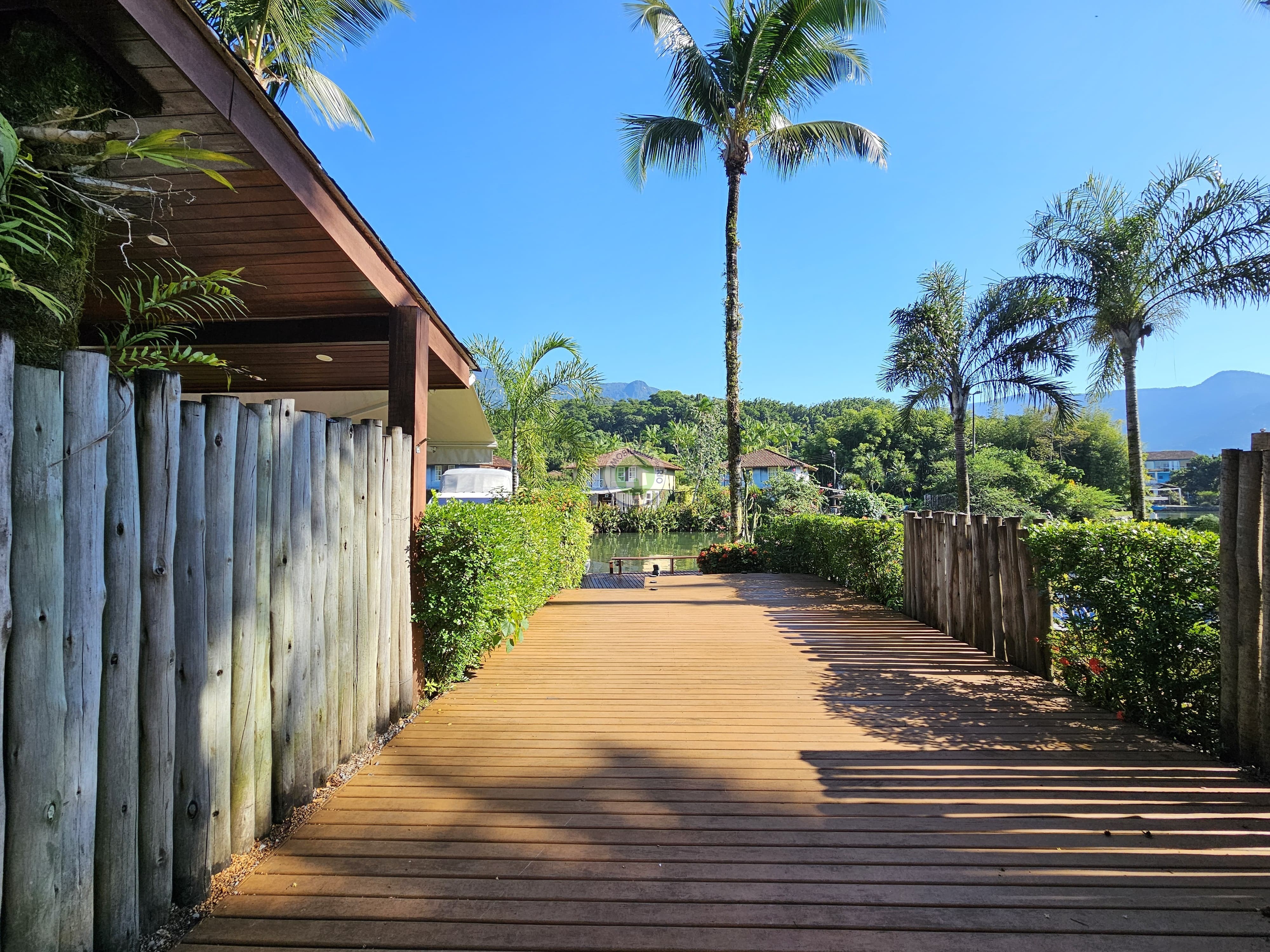 Casa à venda com 4 quartos, 180m² - Foto 3