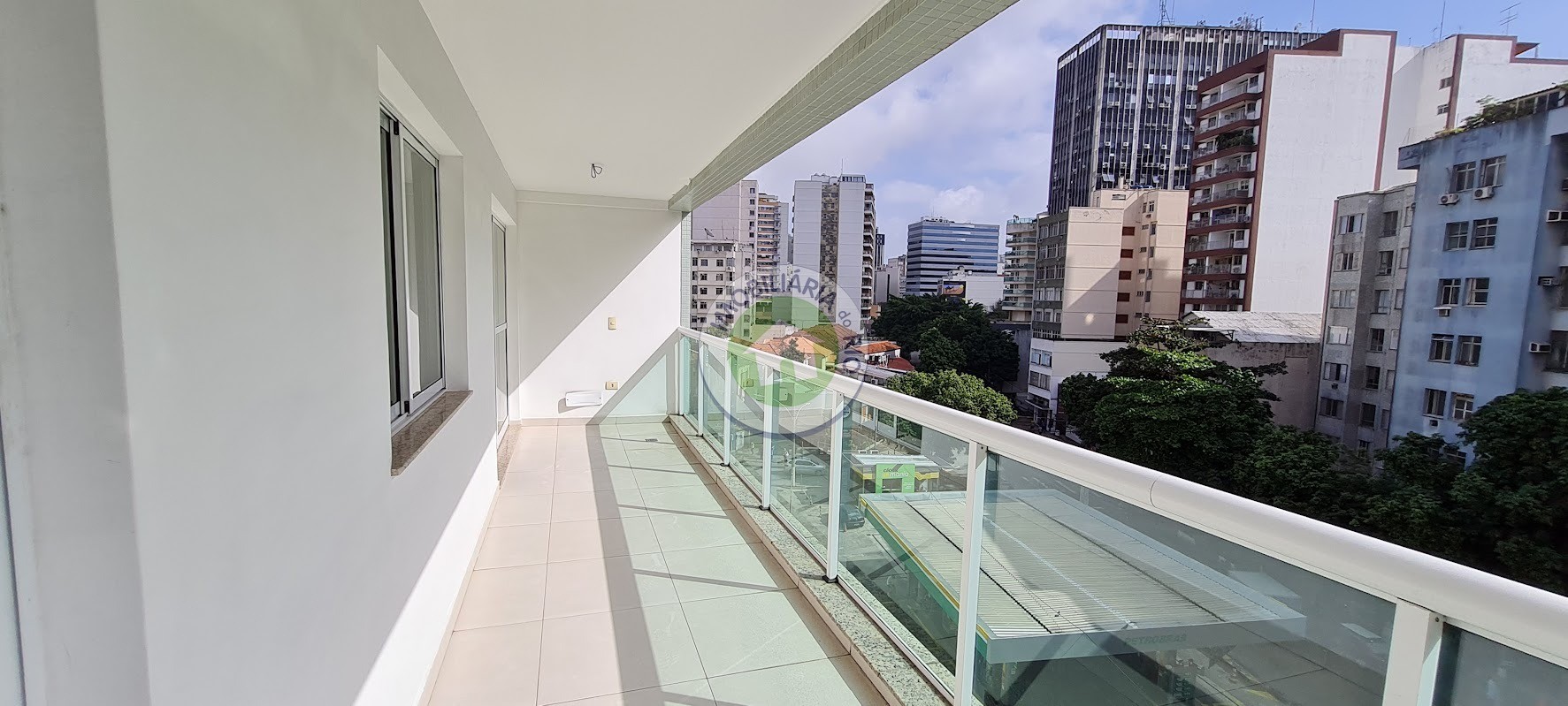 Apartamento à venda com 3 quartos, 97m² - Foto 4