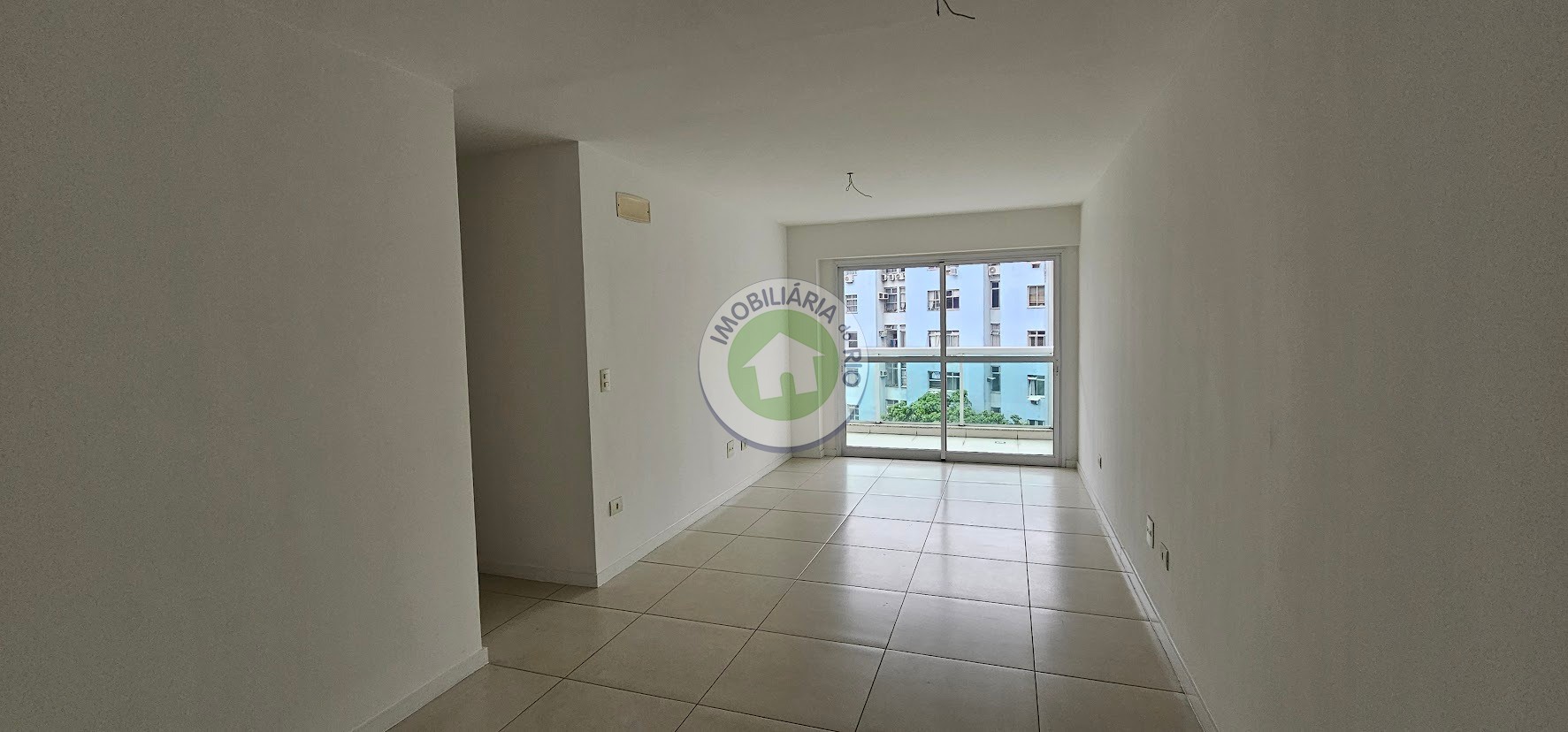 Apartamento à venda com 3 quartos, 94m² - Foto 2