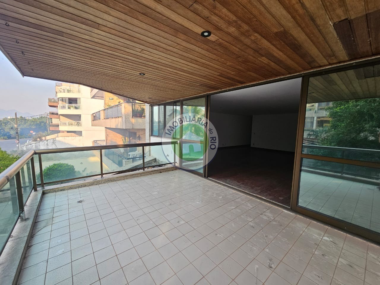 Apartamento à venda com 3 quartos, 147m² - Foto 2