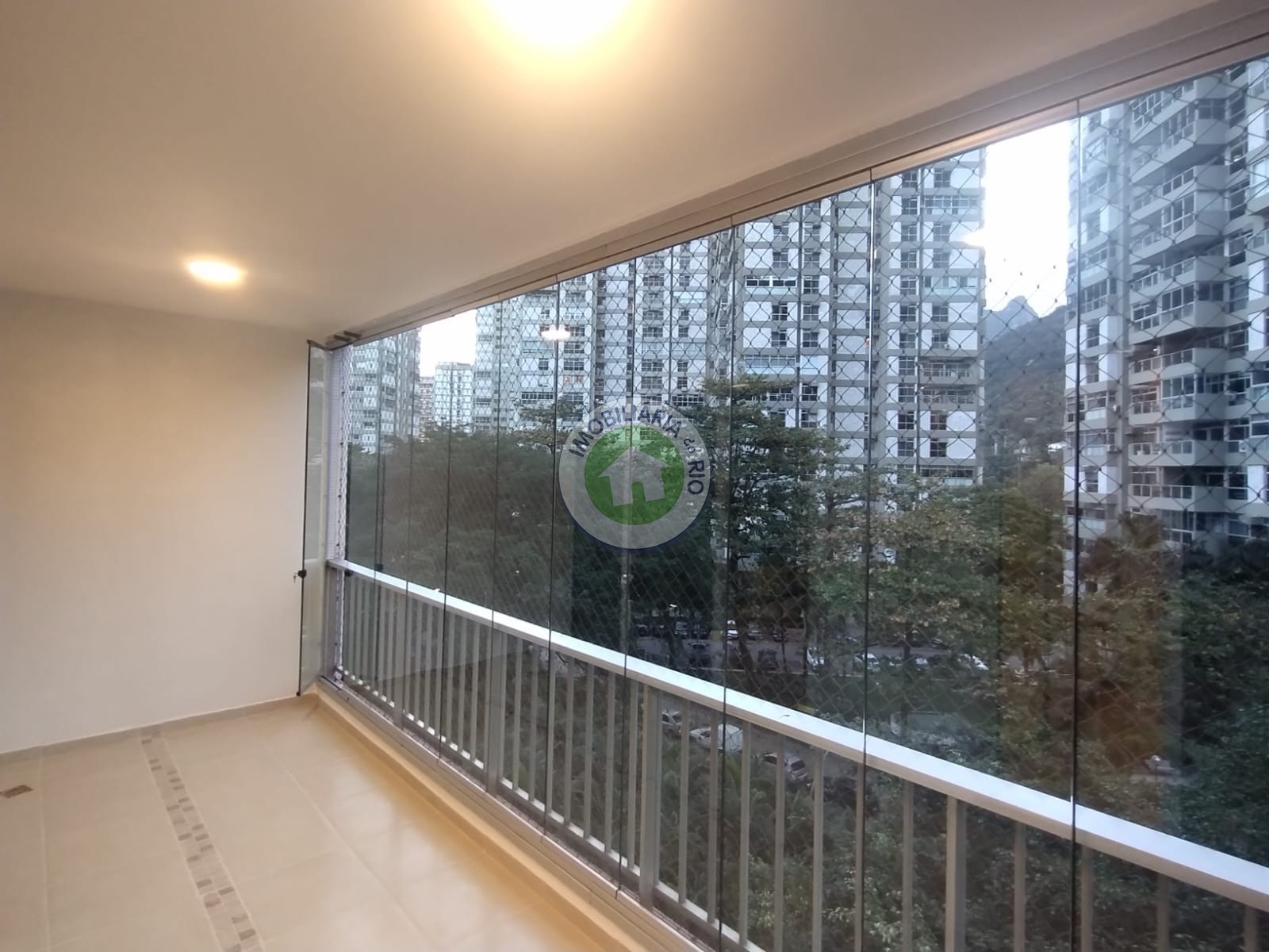 Apartamento à venda com 2 quartos, 86m² - Foto 3