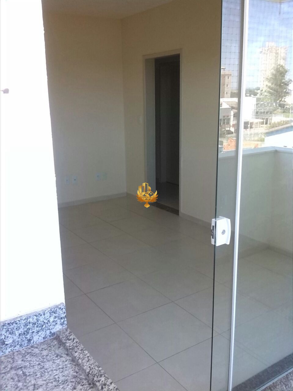 Apartamento à venda com 3 quartos, 75m² - Foto 2