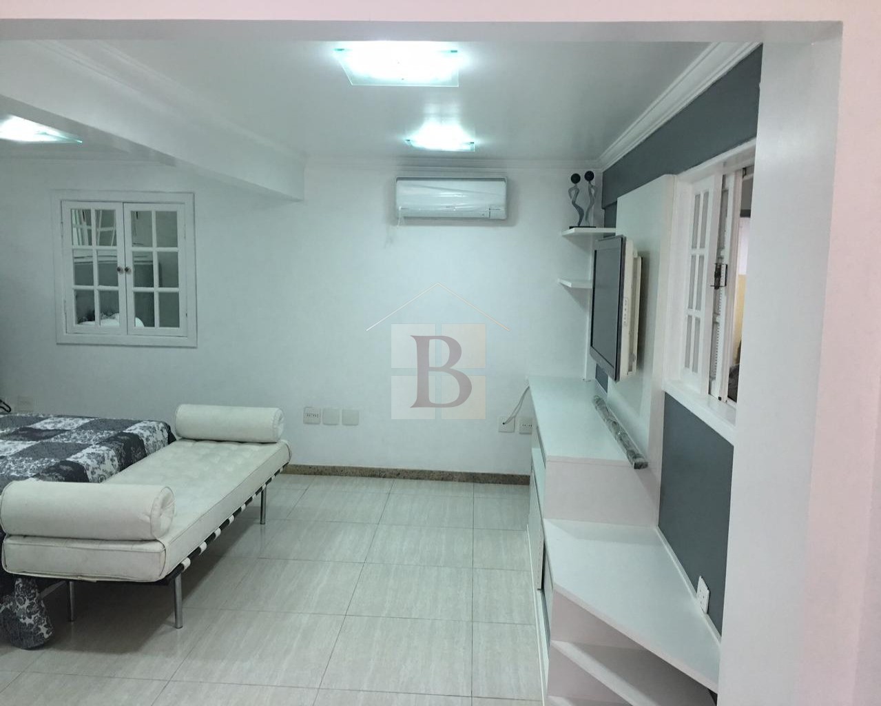 Casa à venda com 4 quartos, 240m² - Foto 3